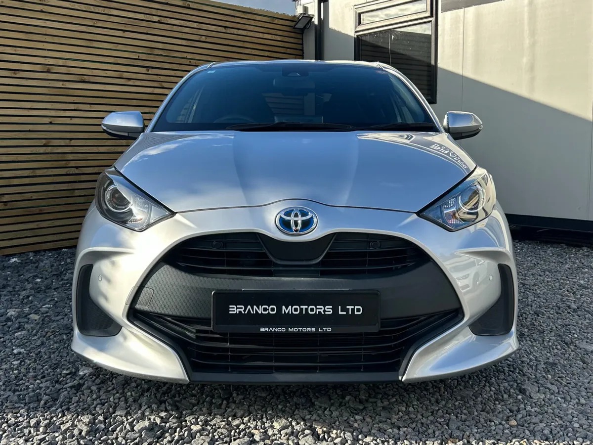 Toyota Yaris Hatchback, Petrol Hybrid, 2021, Silver