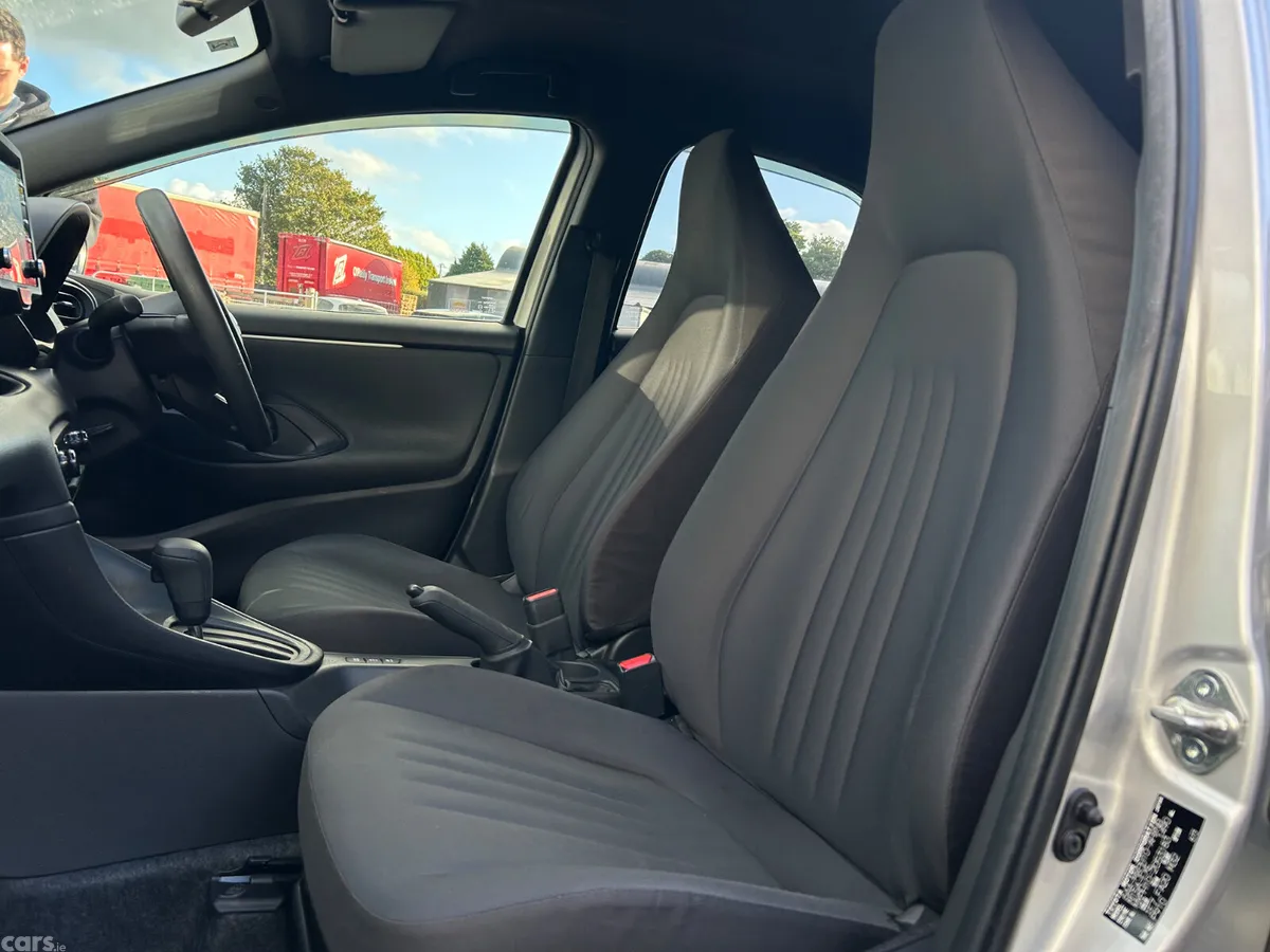 Toyota Yaris Hatchback, Petrol Hybrid, 2021, Silver