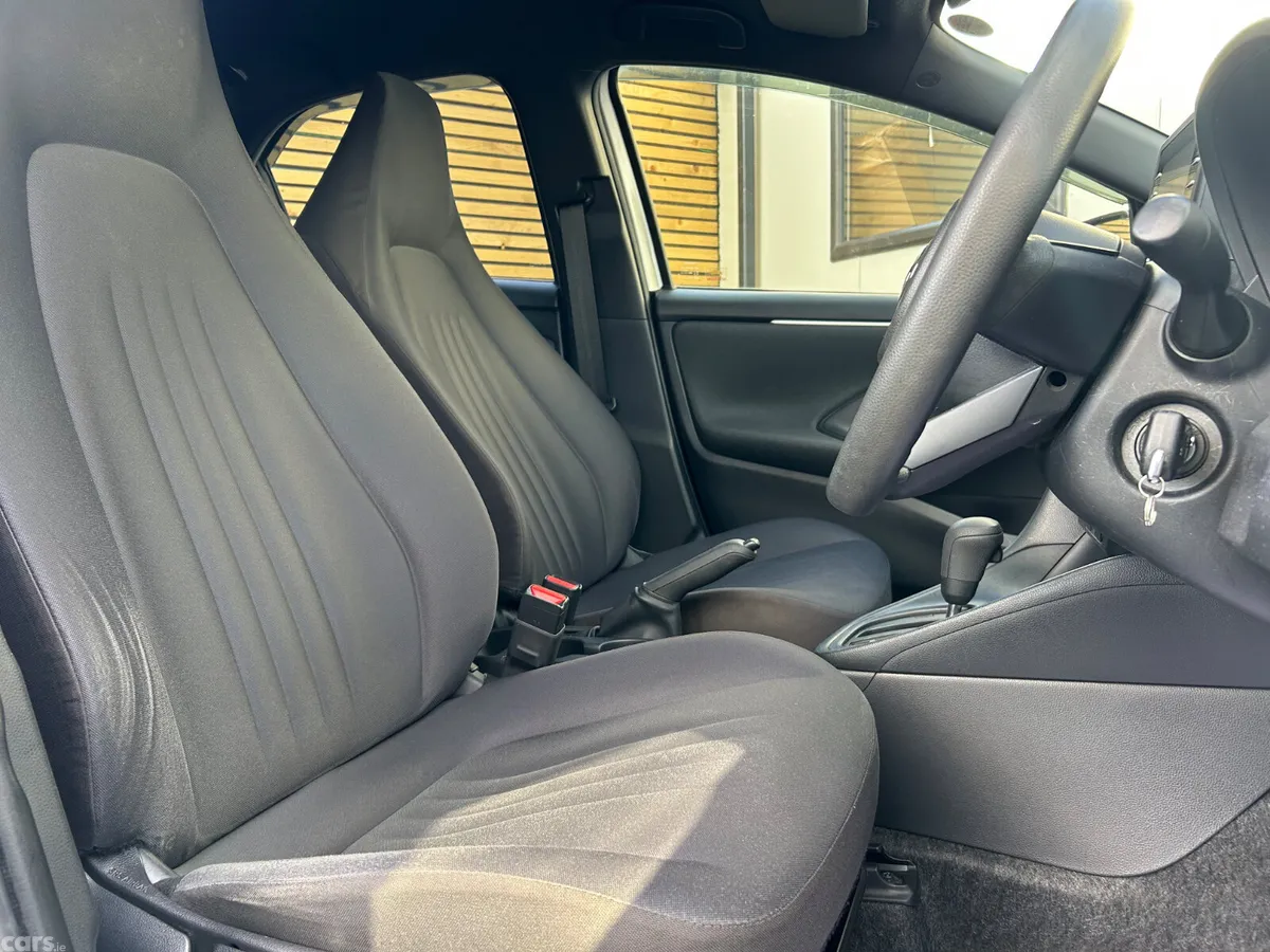 Toyota Yaris Hatchback, Petrol Hybrid, 2021, Silver