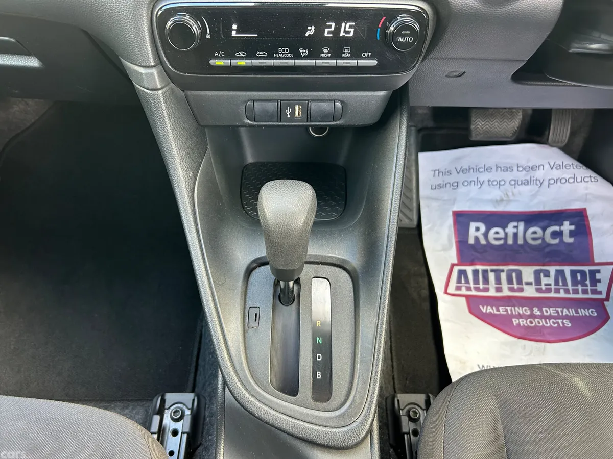 Toyota Yaris Hatchback, Petrol Hybrid, 2021, Silver