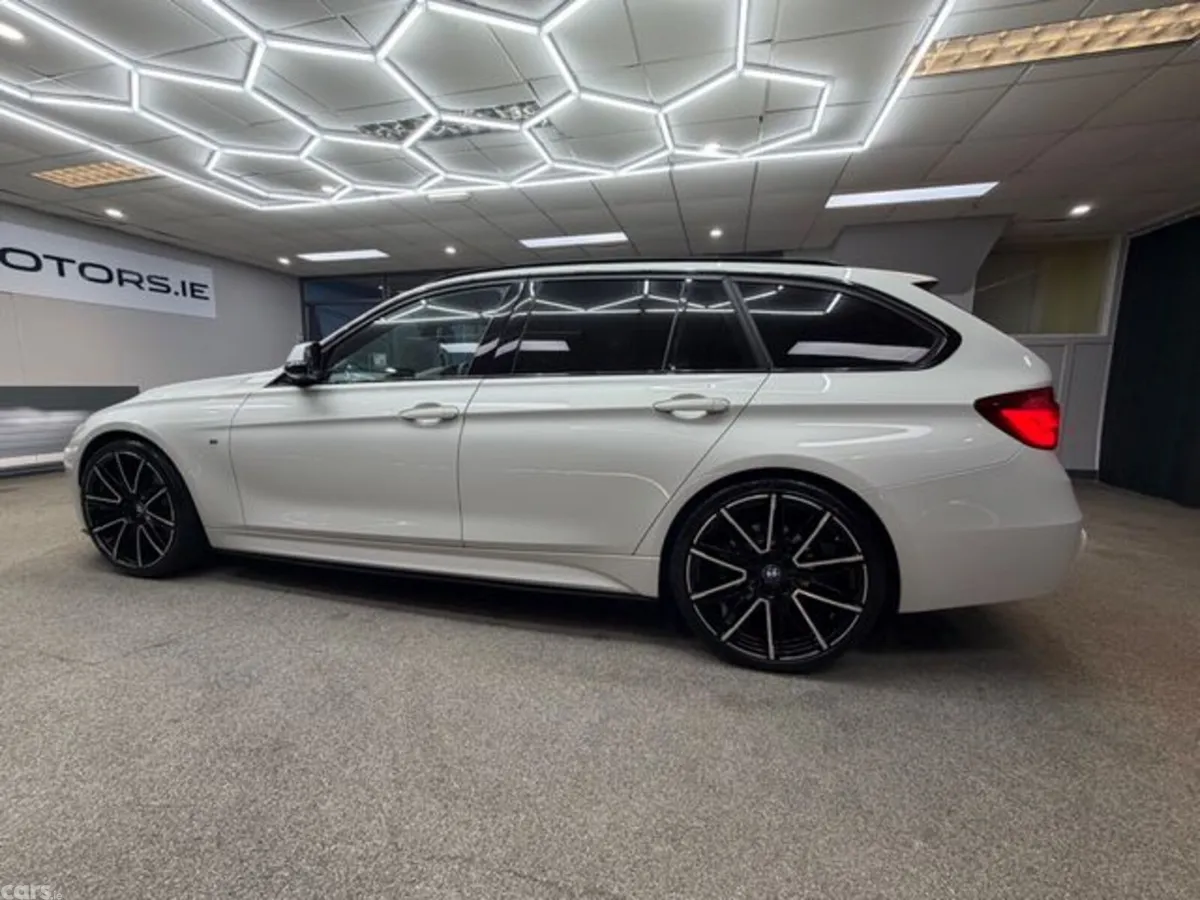 BMW 3-Series Estate, Petrol, 2018, White