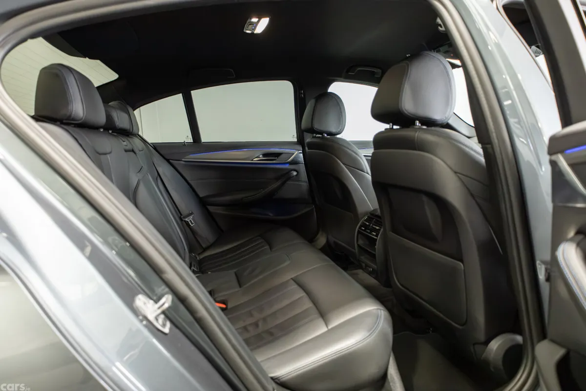 BMW 5-Series Saloon, Petrol Plug-in Hybrid, 2019, Blue