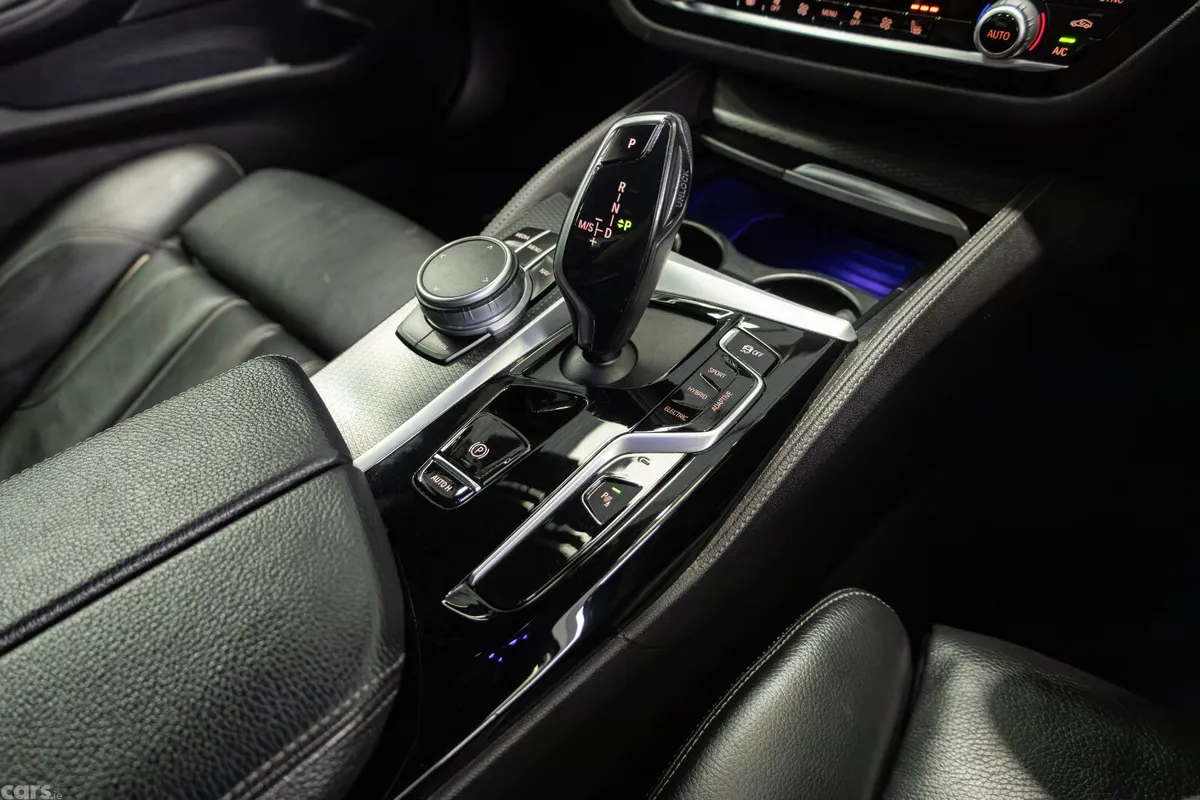 BMW 5-Series Saloon, Petrol Plug-in Hybrid, 2019, Blue