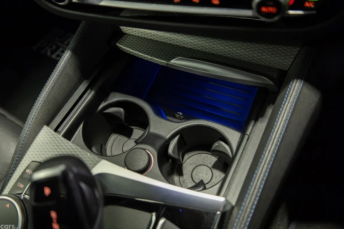 BMW 5-Series Saloon, Petrol Plug-in Hybrid, 2019, Blue