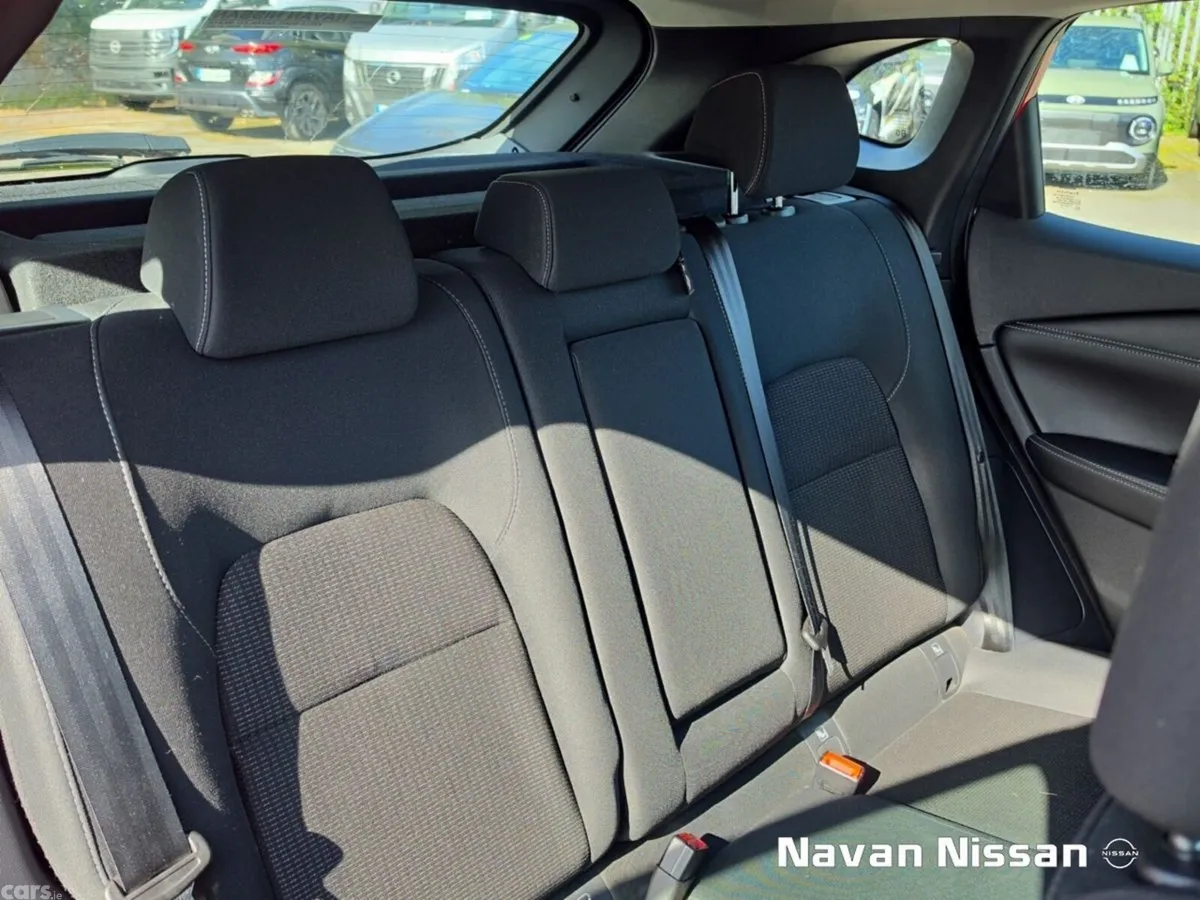 Nissan Qashqai MPV, Petrol Hybrid, 2023, Red