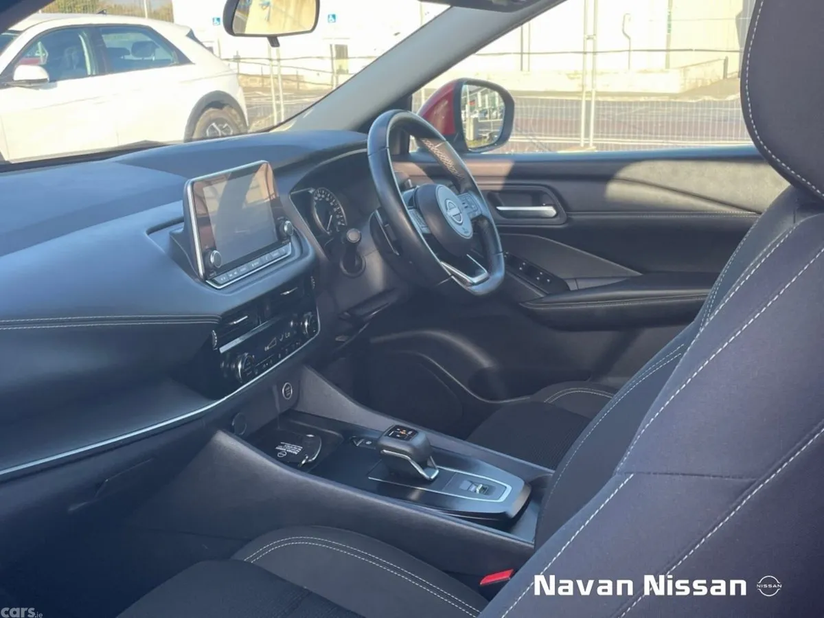 Nissan Qashqai MPV, Petrol Hybrid, 2023, Red