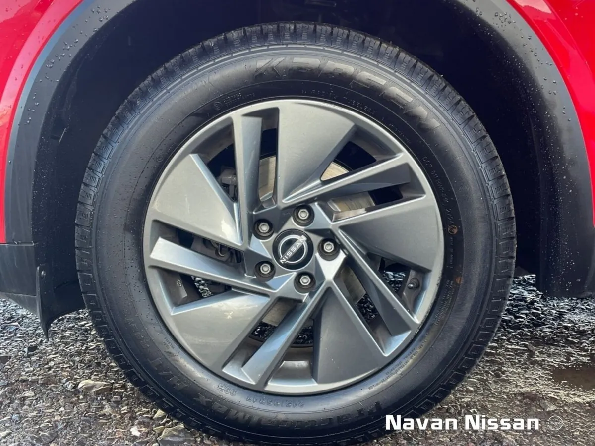 Nissan Qashqai MPV, Petrol Hybrid, 2023, Red
