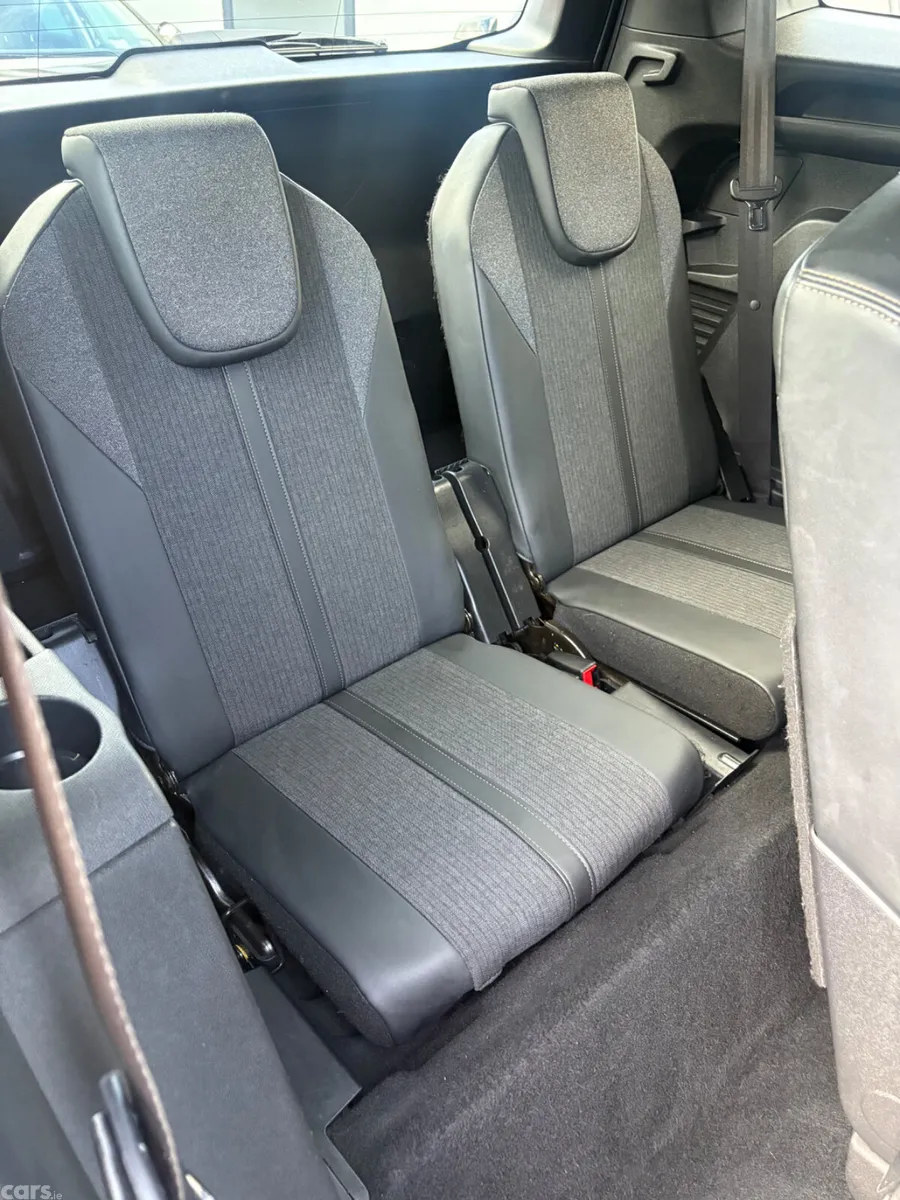 Peugeot 5008 MPV, Diesel, 2019, Green
