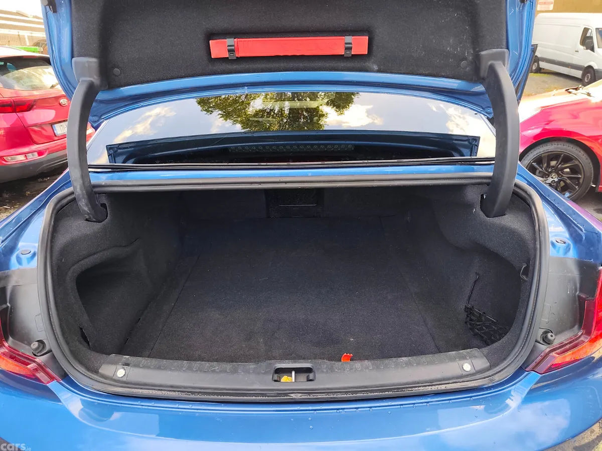 Volvo S90 Saloon, Diesel, 2017, Blue