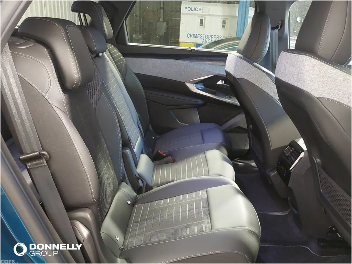 Peugeot 5008 SUV, Electric, 2025, Blue