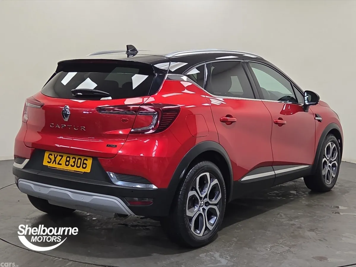 Renault Captur Hatchback, Petrol Hybrid, 2023, Red