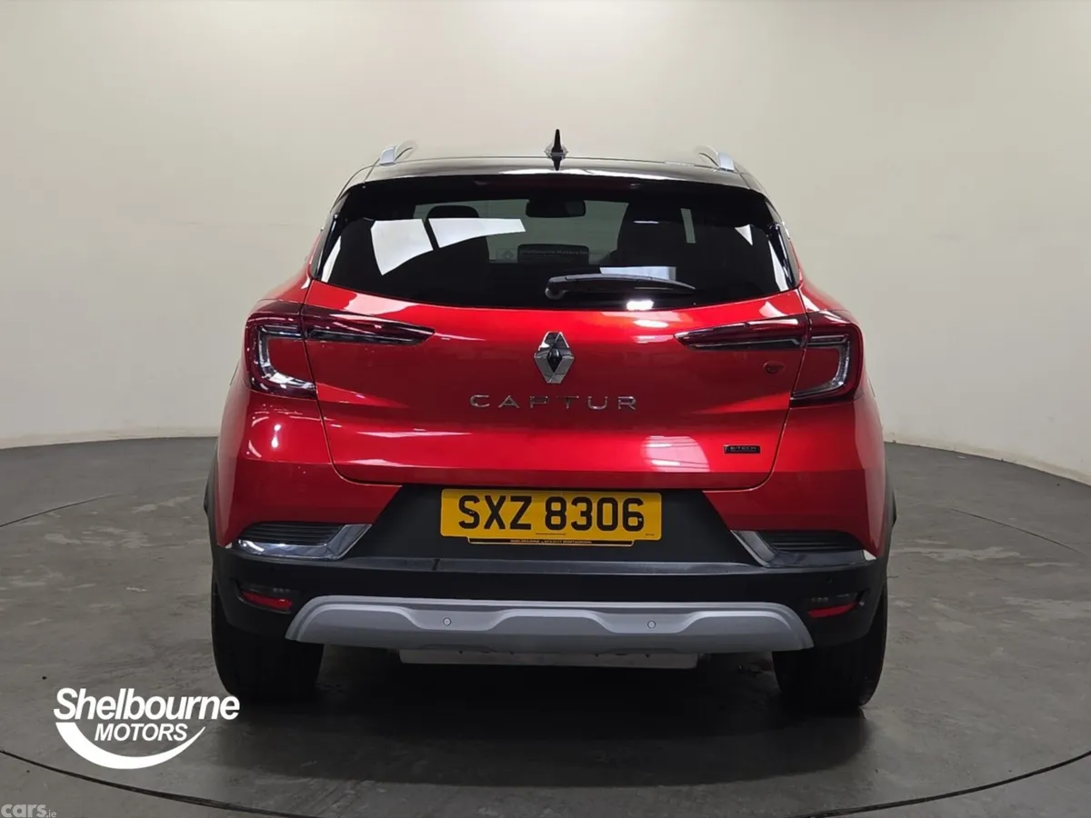 Renault Captur Hatchback, Petrol Hybrid, 2023, Red