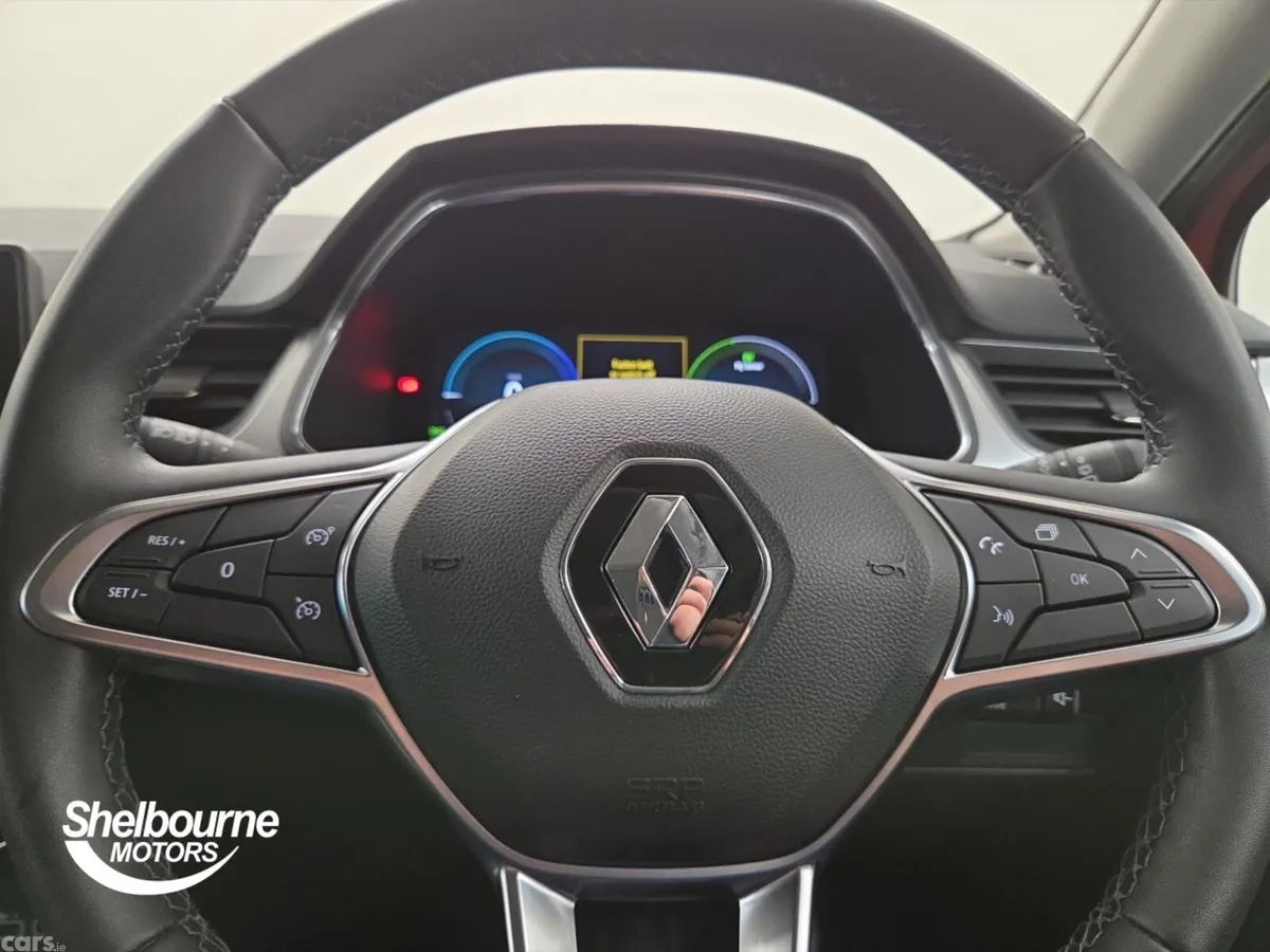 Renault Captur Hatchback, Petrol Hybrid, 2023, Red