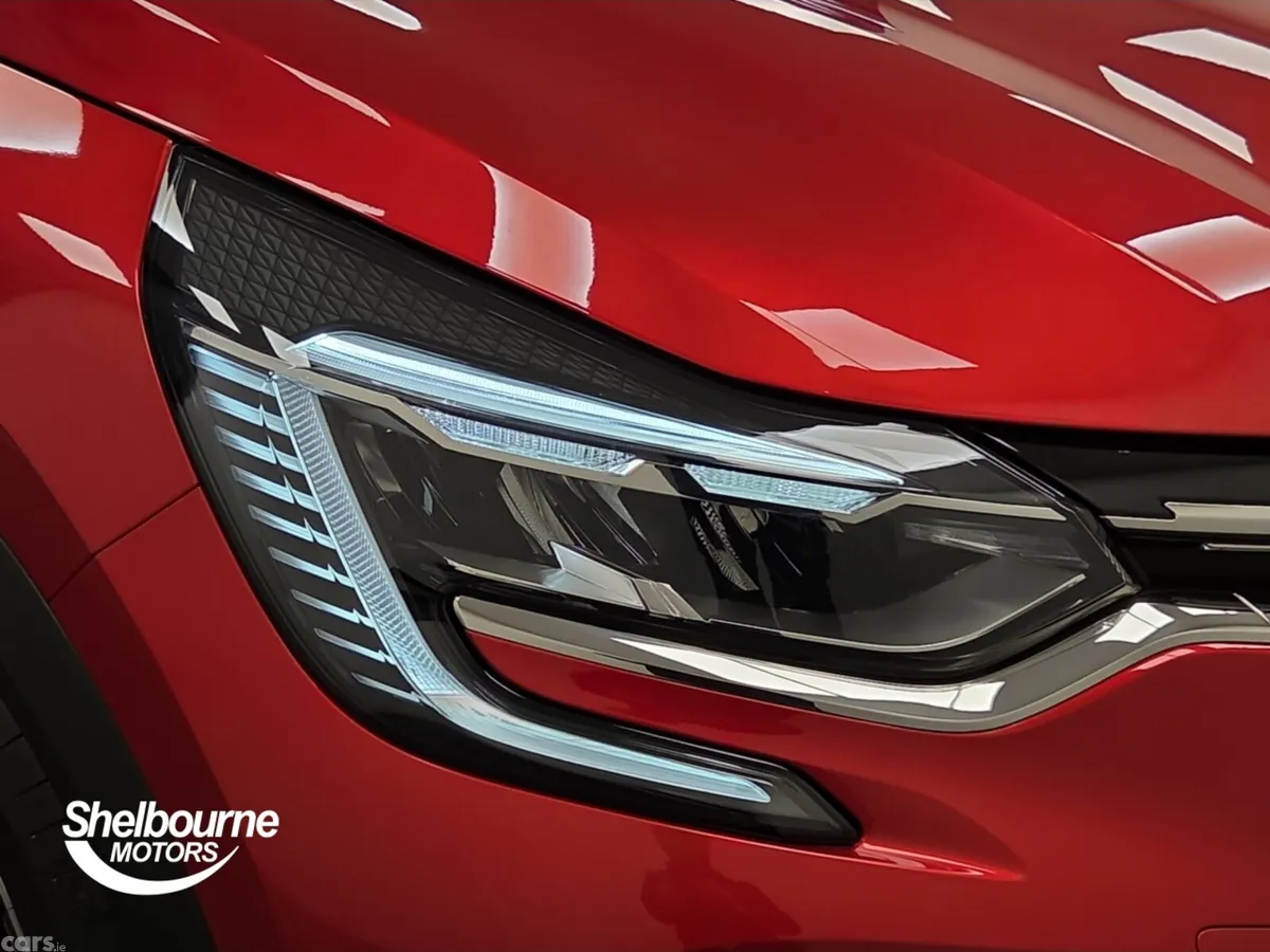 Renault Captur Hatchback, Petrol Hybrid, 2023, Red