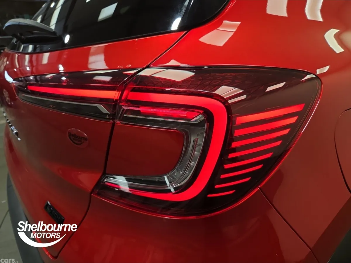Renault Captur Hatchback, Petrol Hybrid, 2023, Red