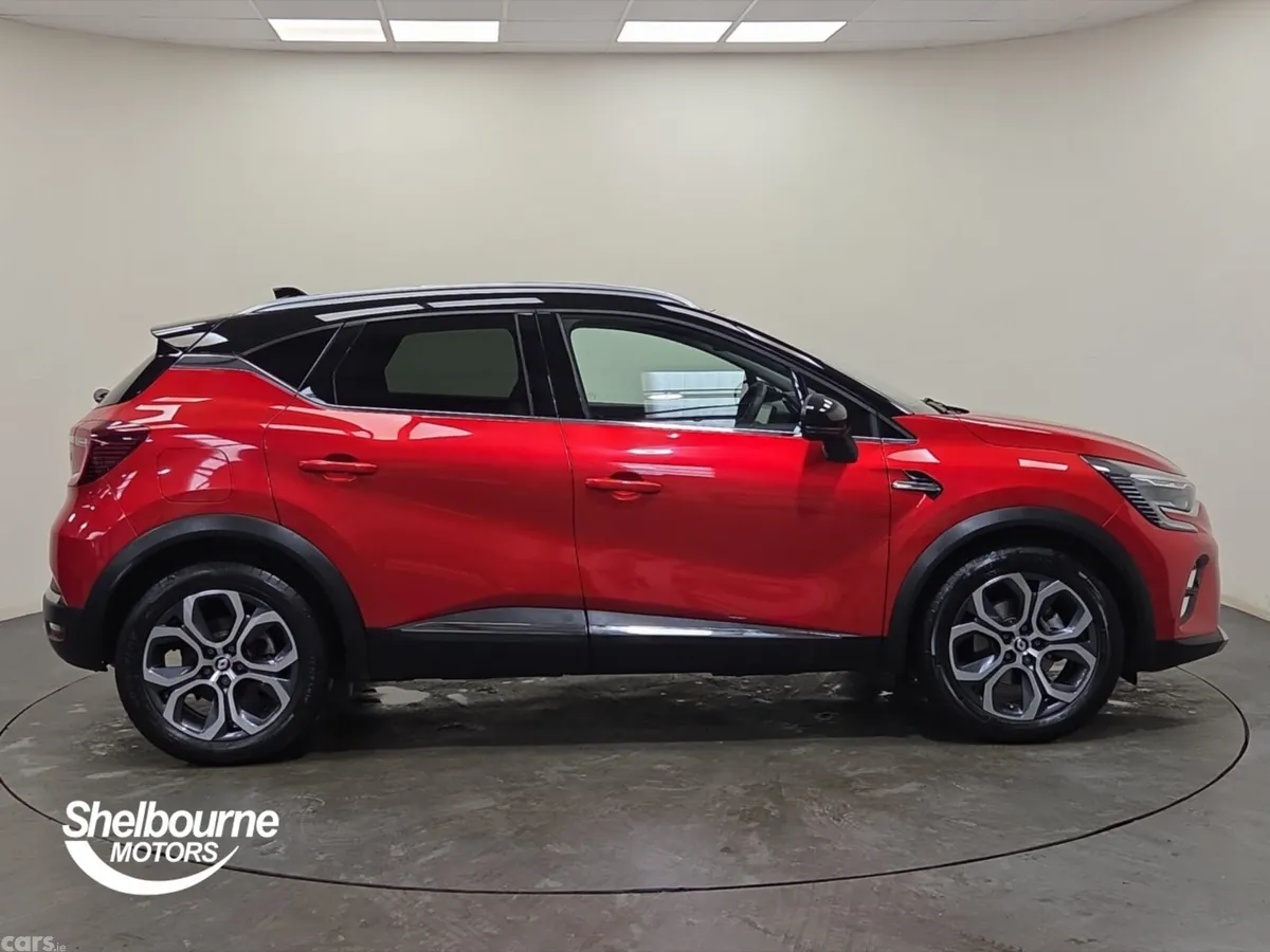 Renault Captur Hatchback, Petrol Hybrid, 2023, Red