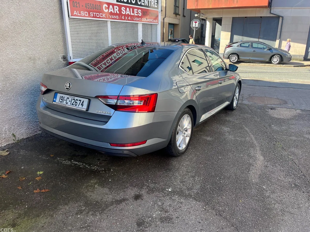 Skoda Superb Hatchback, Diesel, 2019, Grey