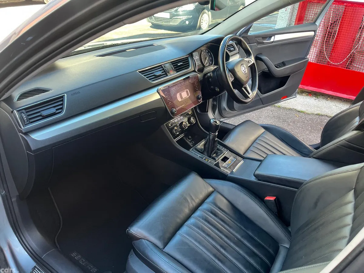 Skoda Superb Hatchback, Diesel, 2019, Grey