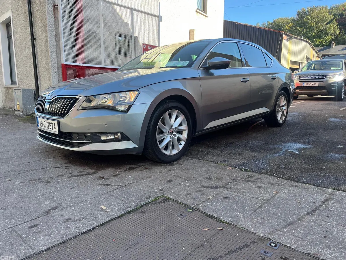 Skoda Superb Hatchback, Diesel, 2019, Grey