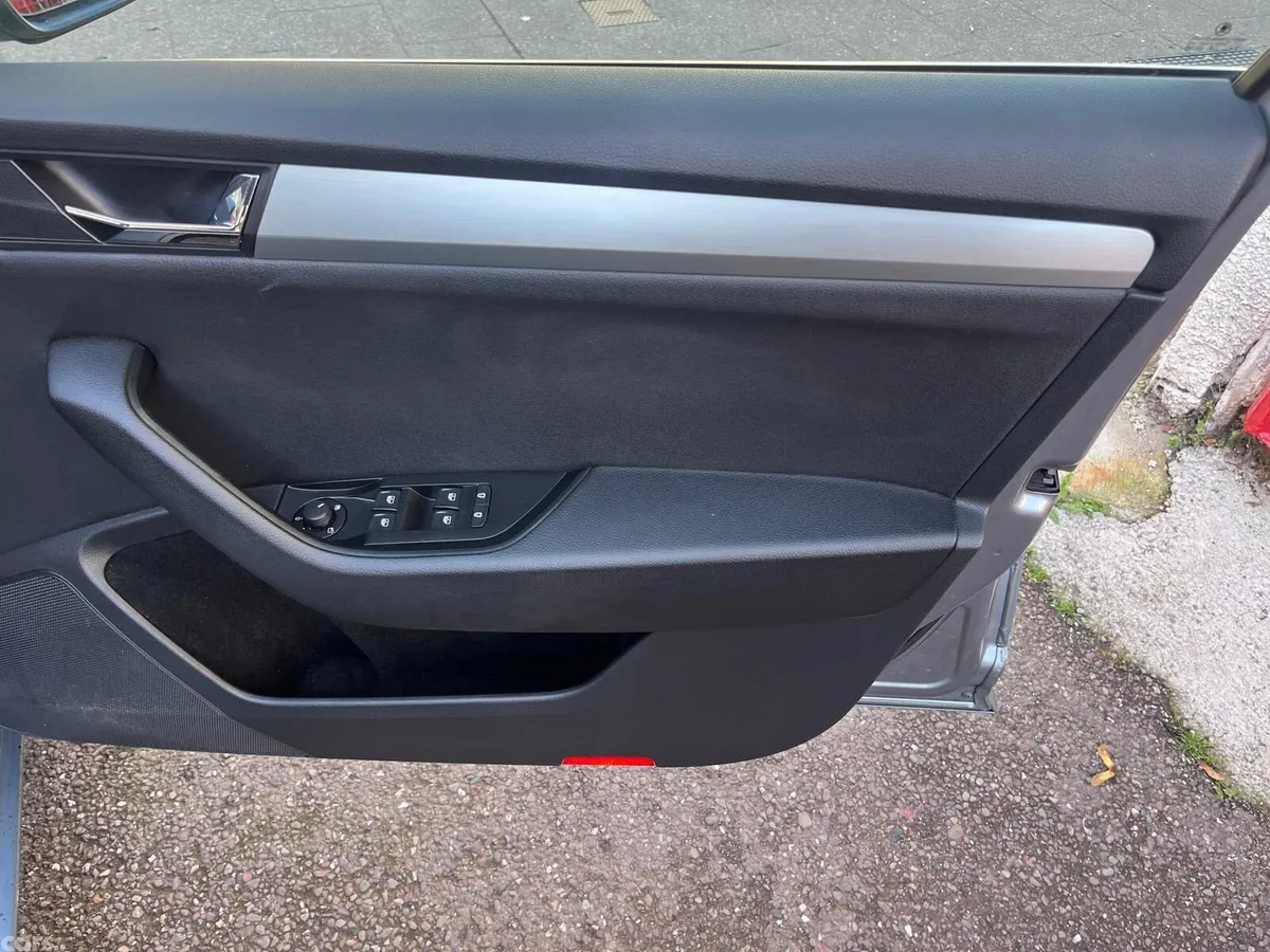 Skoda Superb Hatchback, Diesel, 2019, Grey