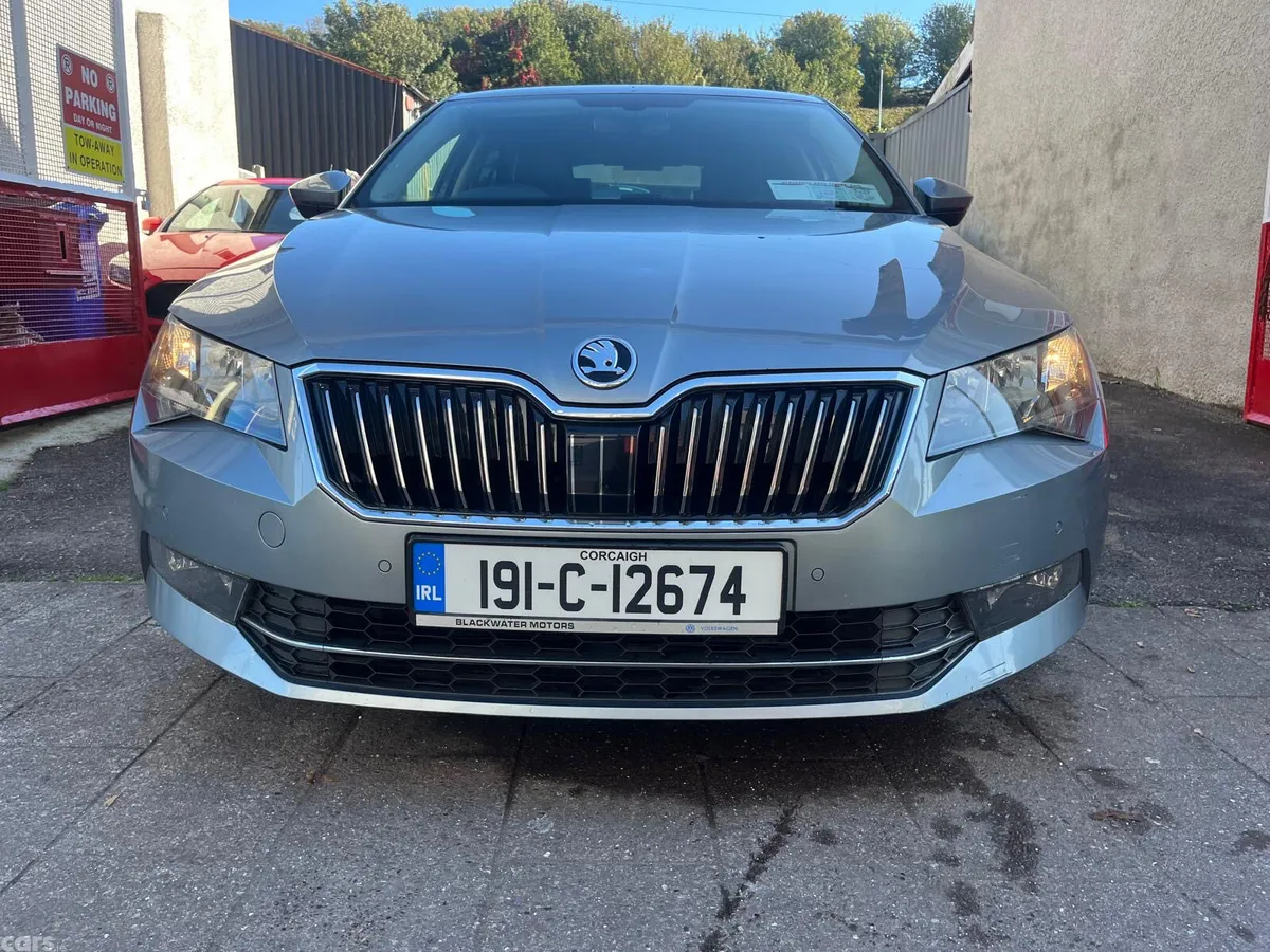 Skoda Superb Hatchback, Diesel, 2019, Grey