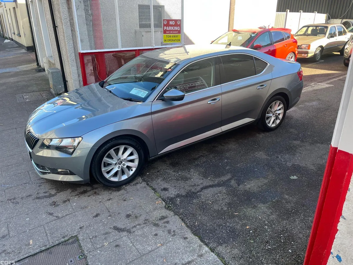 Skoda Superb Hatchback, Diesel, 2019, Grey