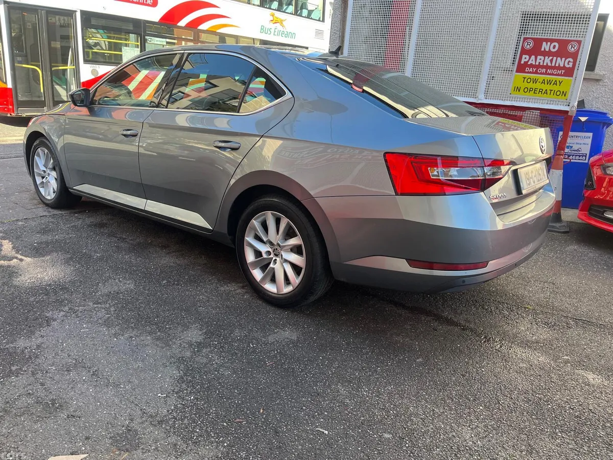 Skoda Superb Hatchback, Diesel, 2019, Grey