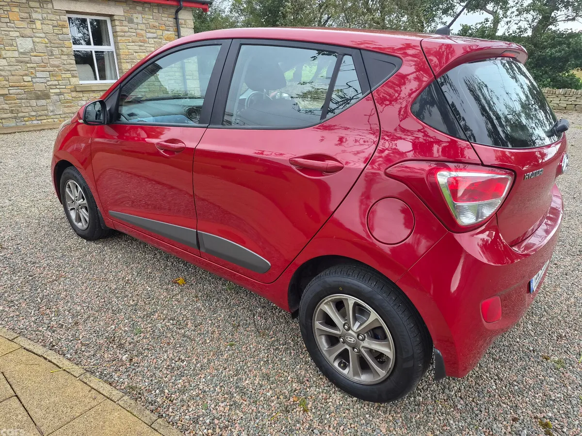 Hyundai i10 Hatchback, Petrol, 2015, Red