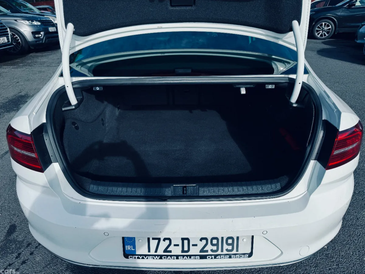 Volkswagen Passat Saloon, Petrol Plug-in Hybrid, 2017, White