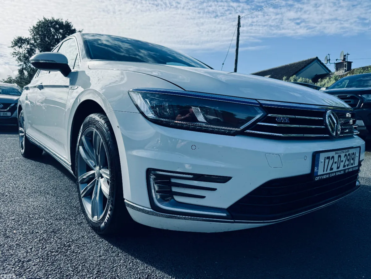Volkswagen Passat Saloon, Petrol Plug-in Hybrid, 2017, White