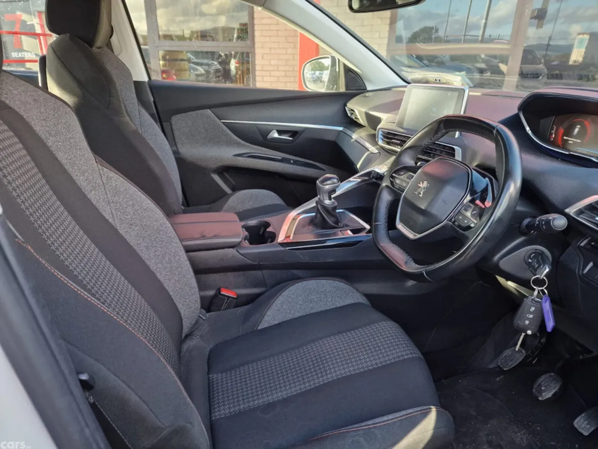 Peugeot 5008 MPV, Diesel, 2018, White