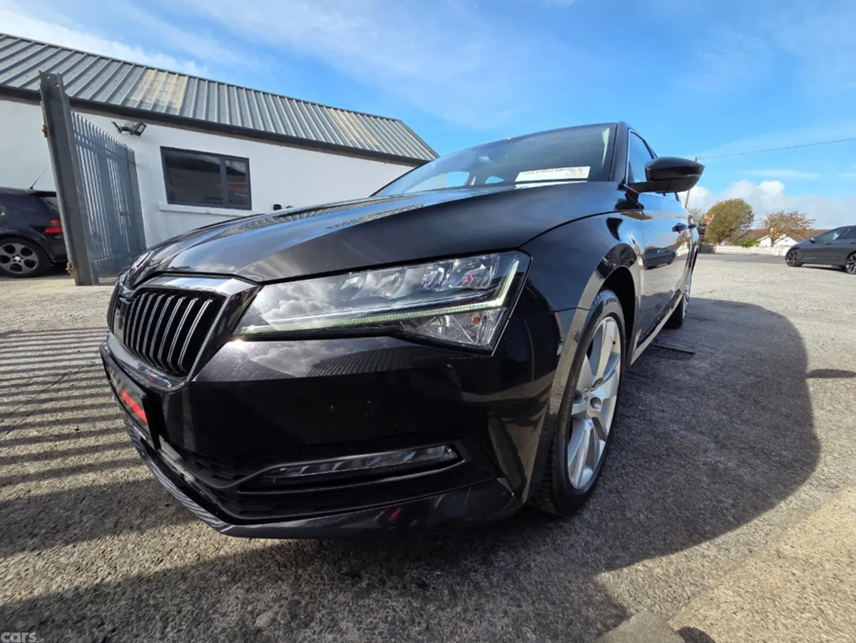Skoda Superb Hatchback, Diesel, 2022, Black