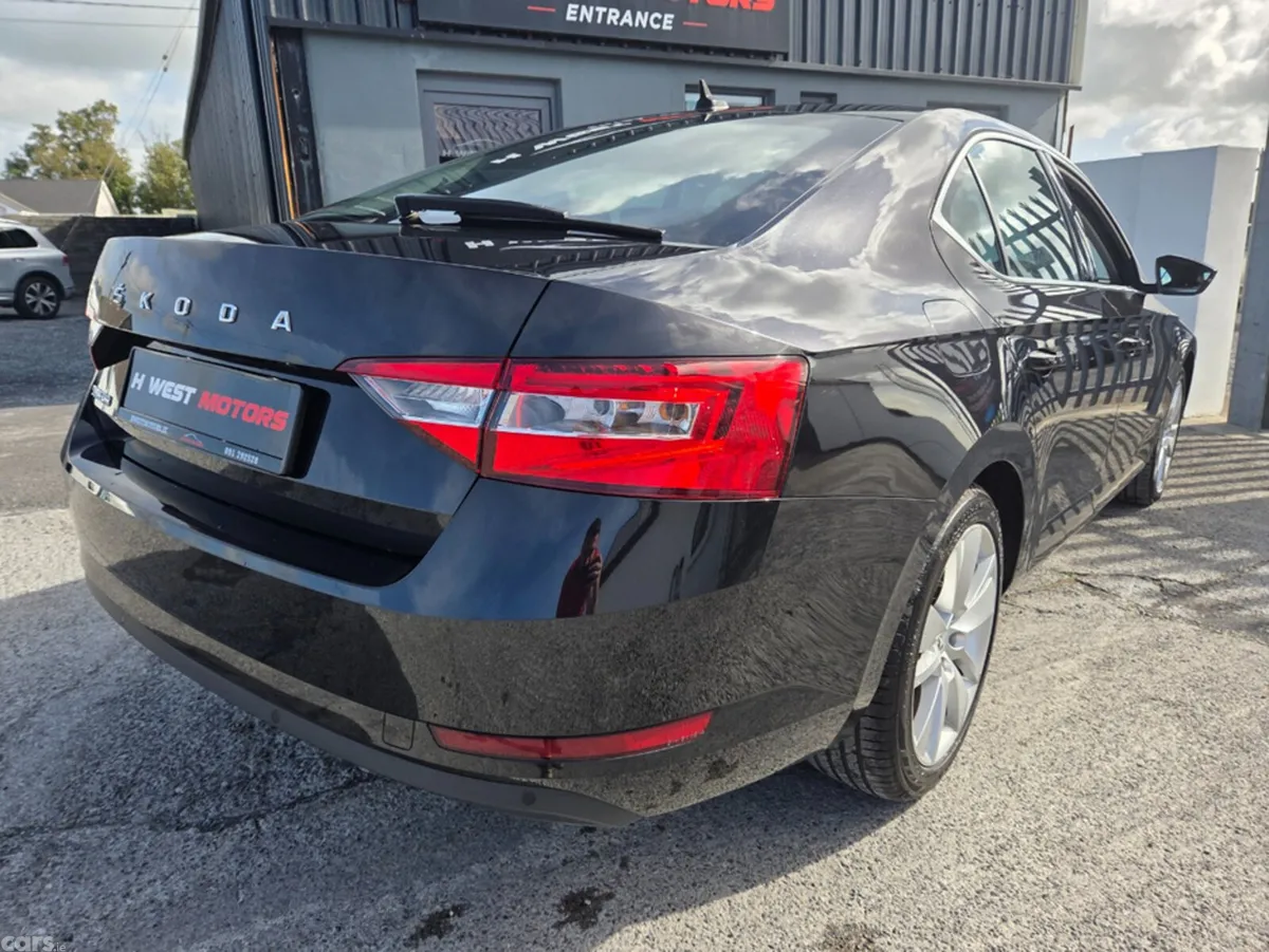 Skoda Superb Hatchback, Diesel, 2022, Black