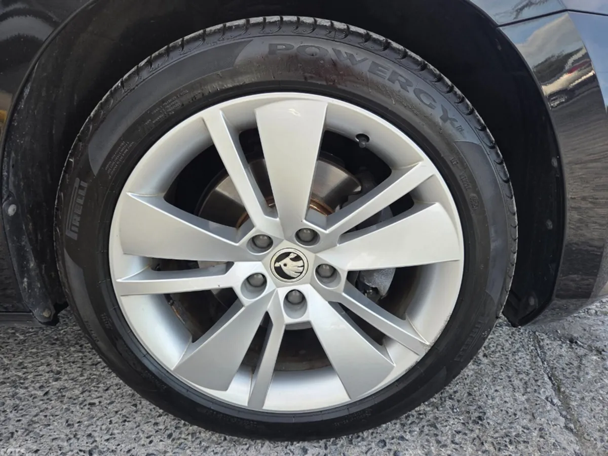 Skoda Superb Hatchback, Diesel, 2022, Black