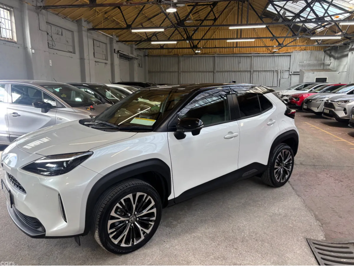 Toyota Yaris Cross Hatchback, Petrol Hybrid, 2023, White