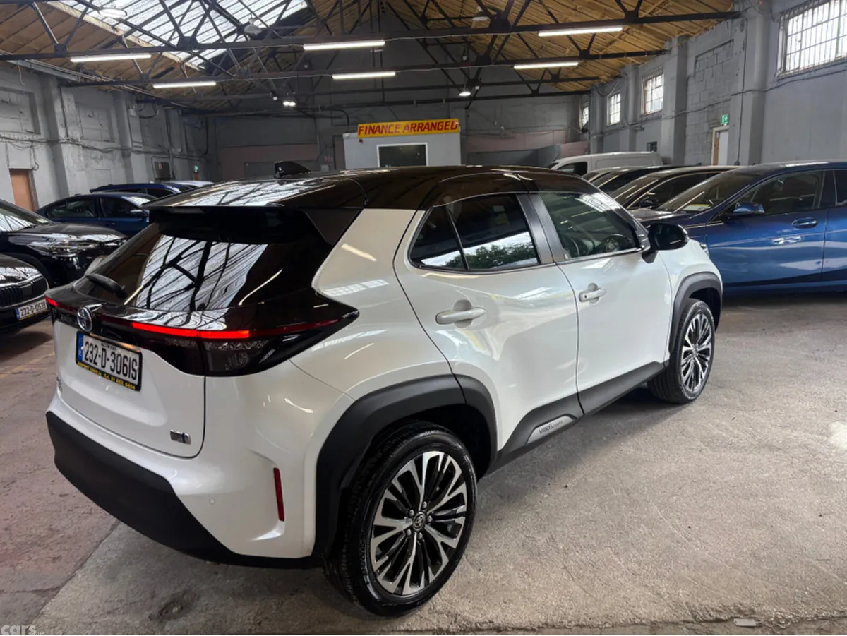 Toyota Yaris Cross Hatchback, Petrol Hybrid, 2023, White