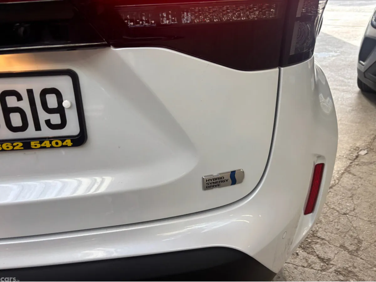 Toyota Yaris Cross Hatchback, Petrol Hybrid, 2023, White