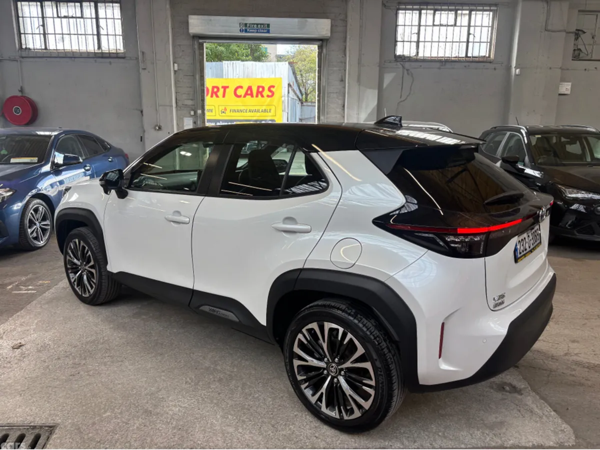Toyota Yaris Cross Hatchback, Petrol Hybrid, 2023, White