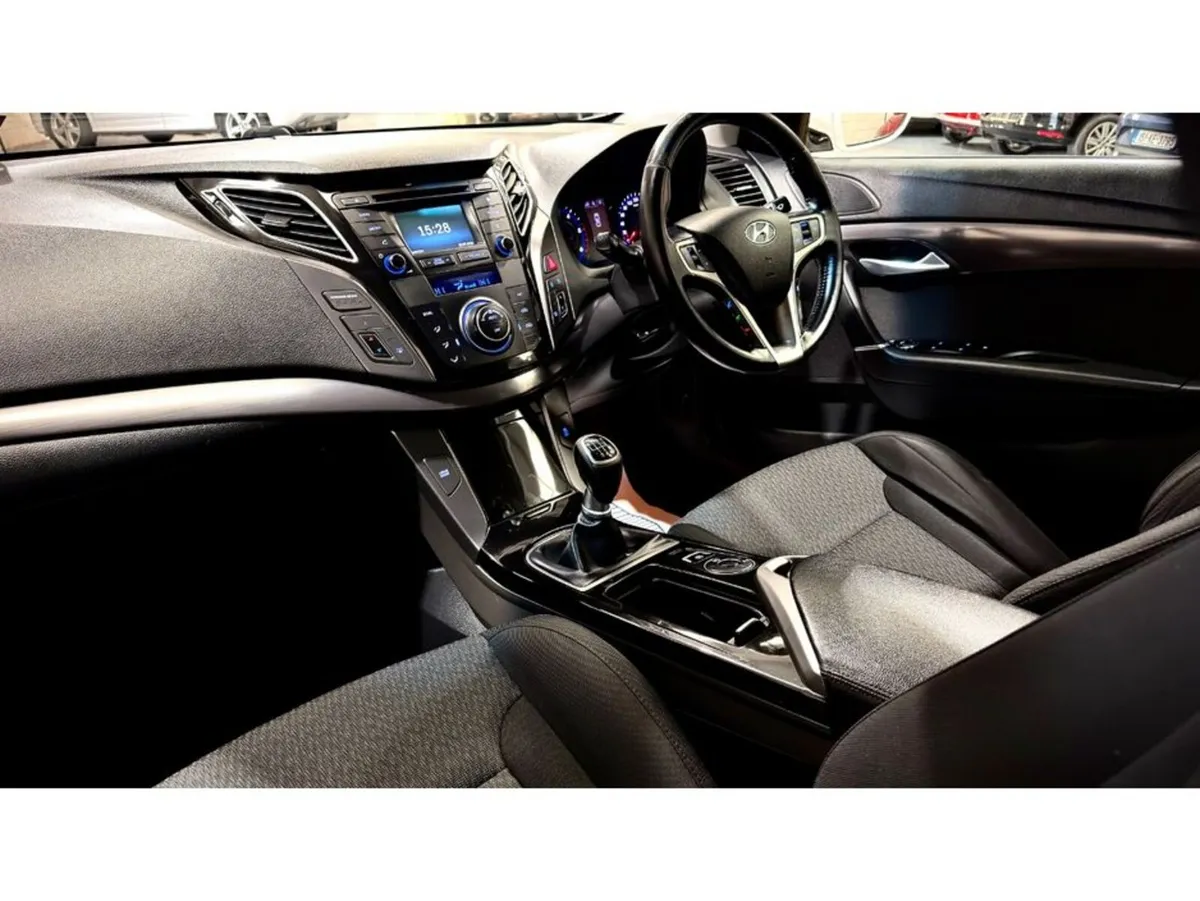 Hyundai i40 Saloon, Diesel, 2016, White