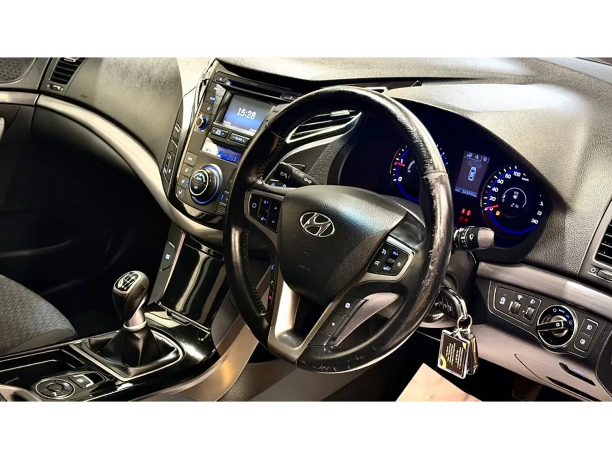 Hyundai i40 Saloon, Diesel, 2016, White