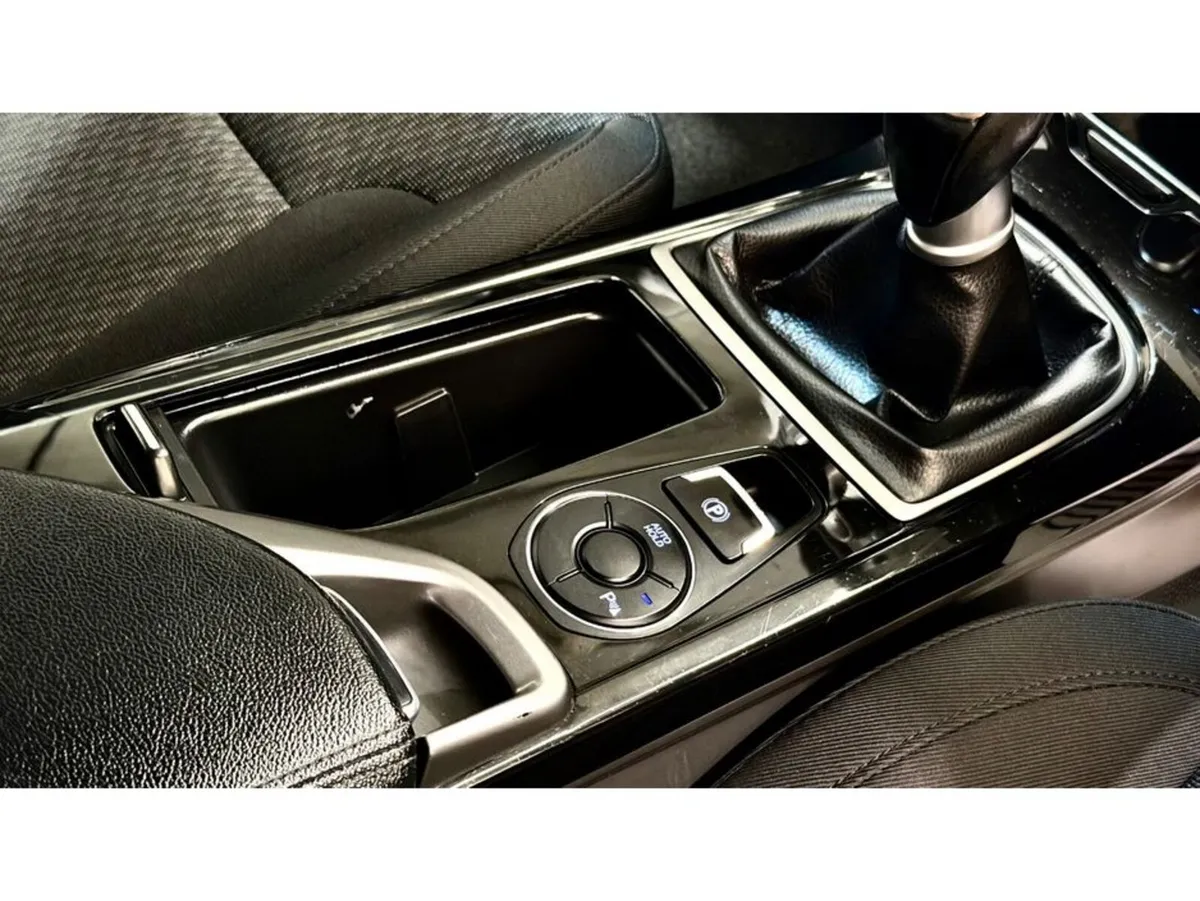 Hyundai i40 Saloon, Diesel, 2016, White