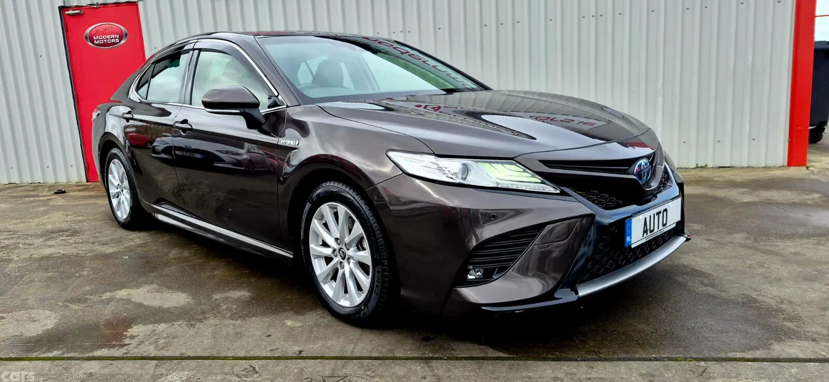 Toyota Camry Saloon, Petrol Hybrid, 2019, Brown