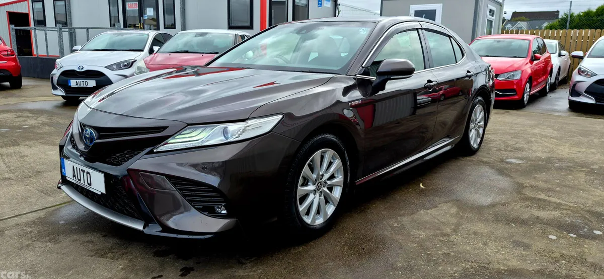 Toyota Camry Saloon, Petrol Hybrid, 2019, Brown