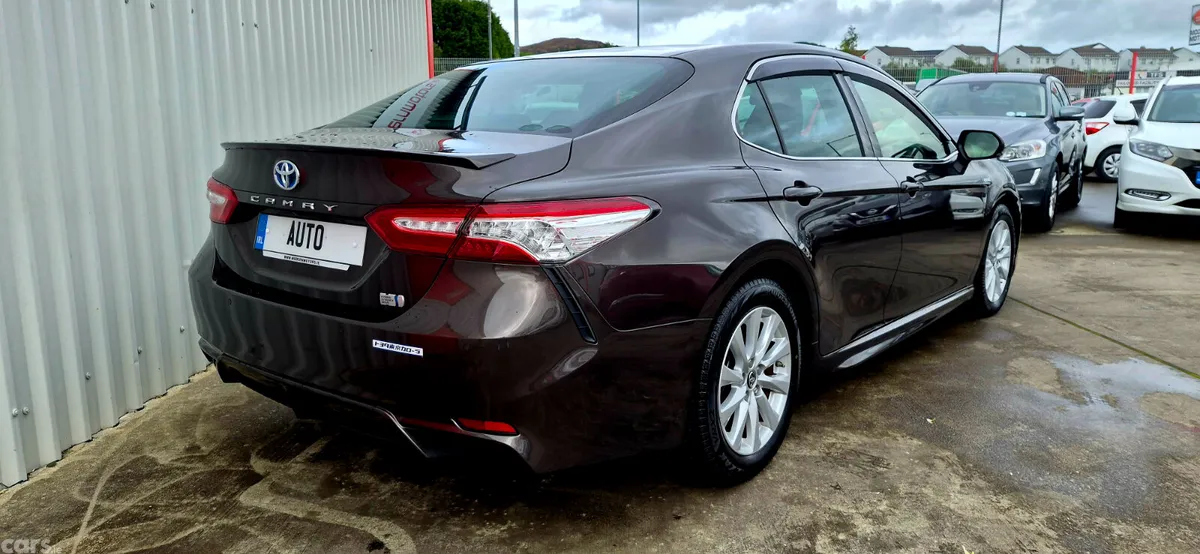 Toyota Camry Saloon, Petrol Hybrid, 2019, Brown