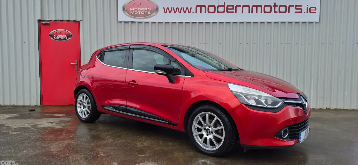 Renault Clio Hatchback, Petrol, 2016, Red