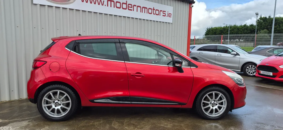 Renault Clio Hatchback, Petrol, 2016, Red