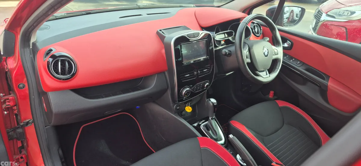 Renault Clio Hatchback, Petrol, 2016, Red