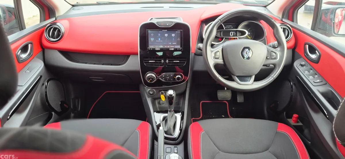 Renault Clio Hatchback, Petrol, 2016, Red