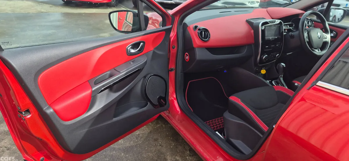 Renault Clio Hatchback, Petrol, 2016, Red