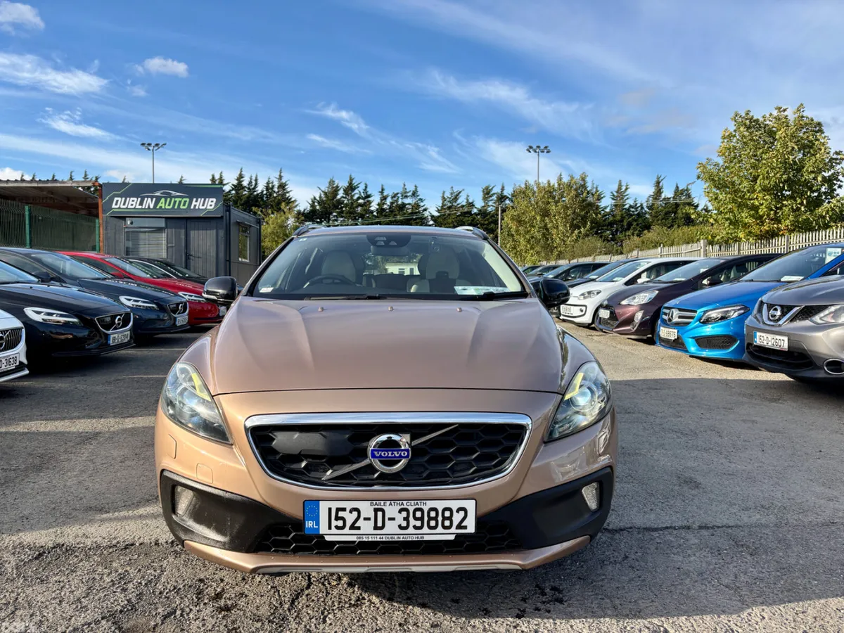 Volvo V40 Hatchback, Diesel, 2015, Orange